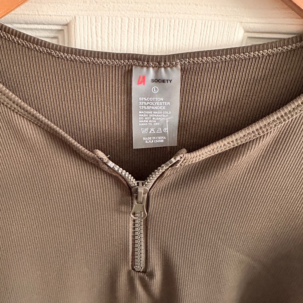 Active Ribbed Cropped Top - Olive - Picture 5 of 7